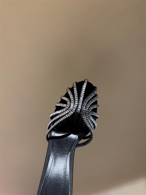 20251128101324889 300